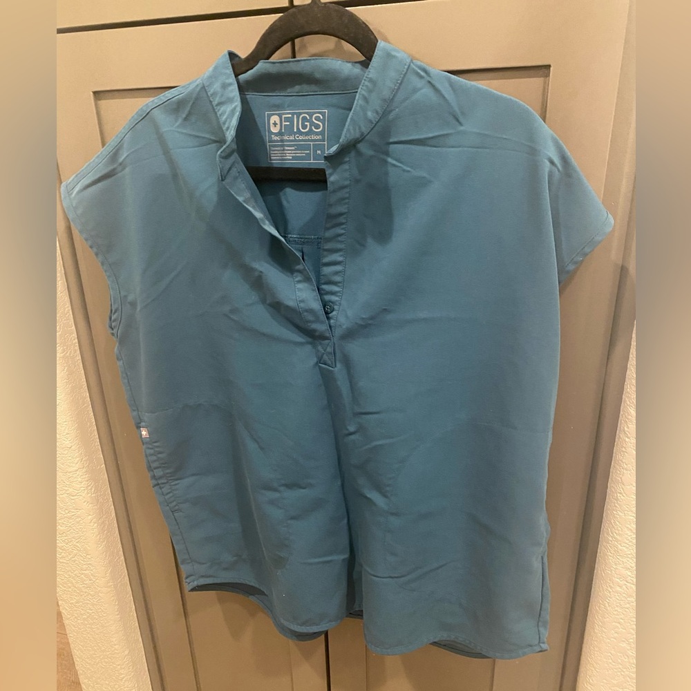 Figs Scrub Top
